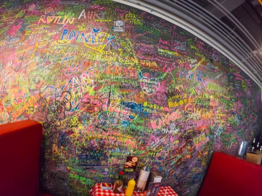 GoPro Hero7 初心者セット グアムのレストランでおしゃれな壁発見（≧∇≦）