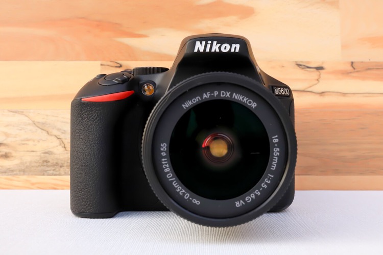格安レンタル】Nikon D5600 ダブルズームキット 18-55 VR + 70-300 VR 
