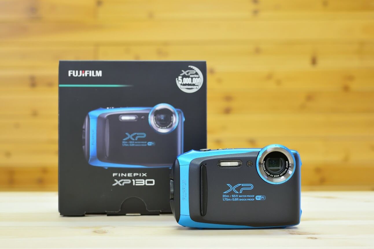 早割クーポン！ FUJIFILM 防水カメラ XP130 防水カメラ イエロー ...