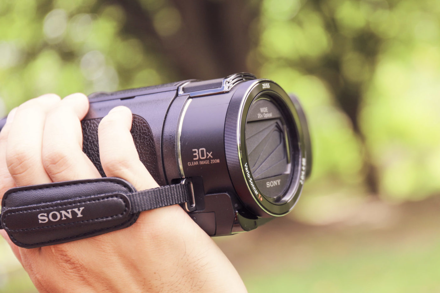 ソニー SONY FDR-AX60 B ブラック 高画質 4K対応 64GB 光学20倍 ビデオカメラ Handycam
