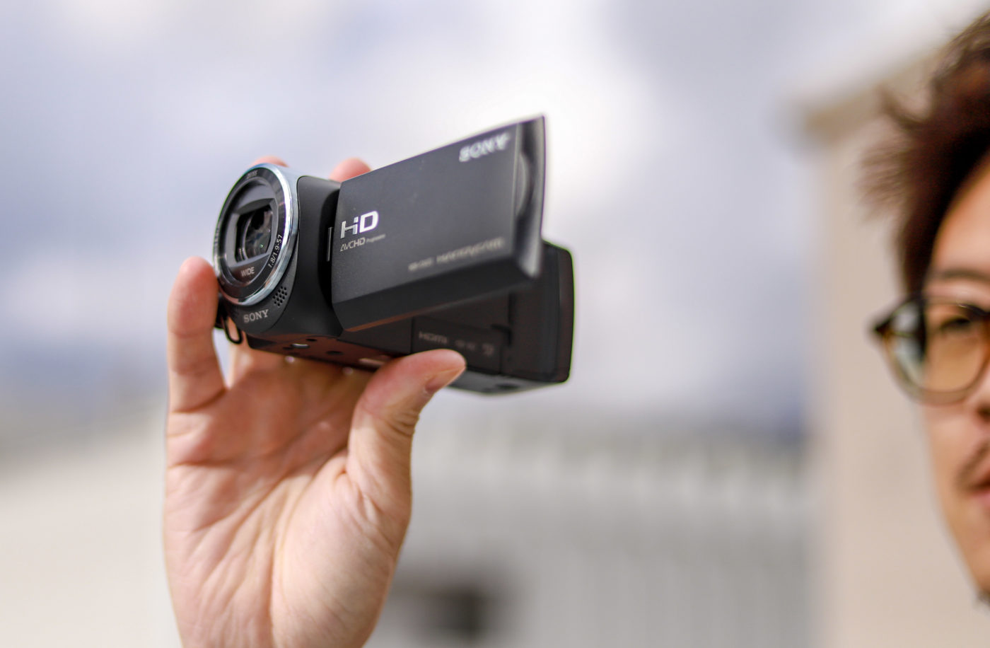 手のひらサイズの超軽量ビデオカメラSONY HDR-CX470を実写レビュー | Picky's