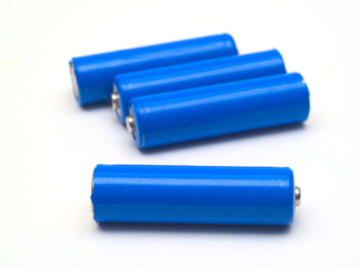 電池交換：充電式乾電池など利用できると便利