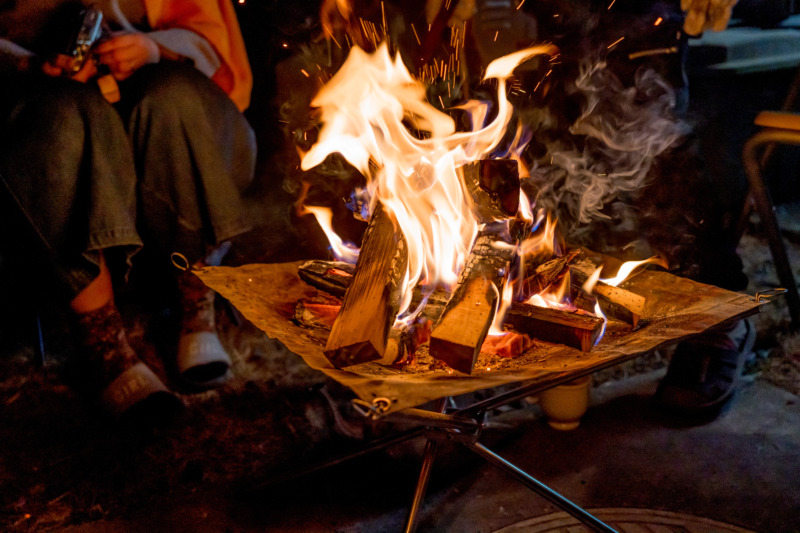 バーベキューコンロ黒板 焚き火台BBQ 庭 キャンプテーブル キャンプ