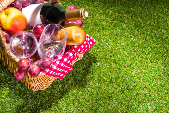 瓶ジュース・ワイングラスでワンランク上のピクニック