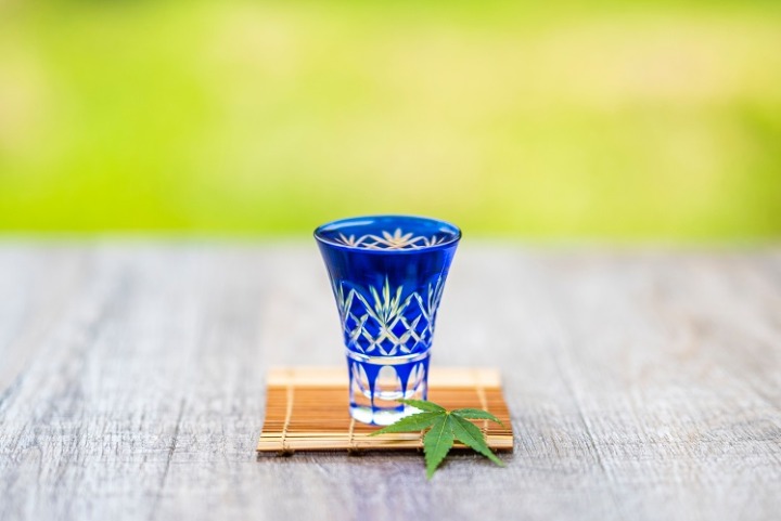 日本酒に合わせて形状を選ぶ：平型・椀型・鉄鉢型など日本酒のタイプに合わせて