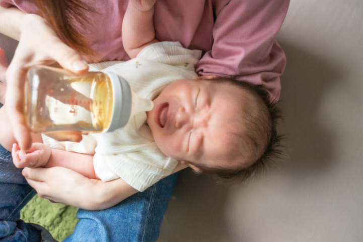 哺乳瓶を赤ちゃんが嫌がる・拒否する場合の対処法