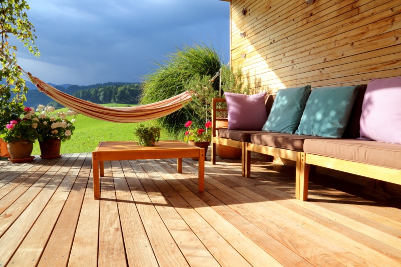 庭やベランダを簡単DIY！ウッドパネルおすすめ15選｜丈夫な人工木や壁用も