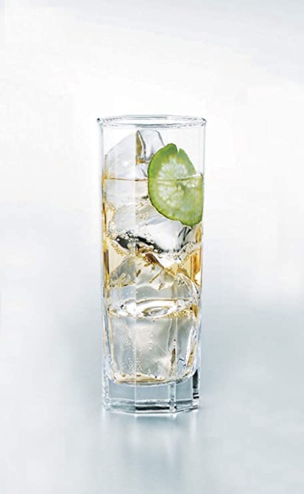 細長い形状の「コリンズグラス」は、炭酸を使ったカクテルに最適