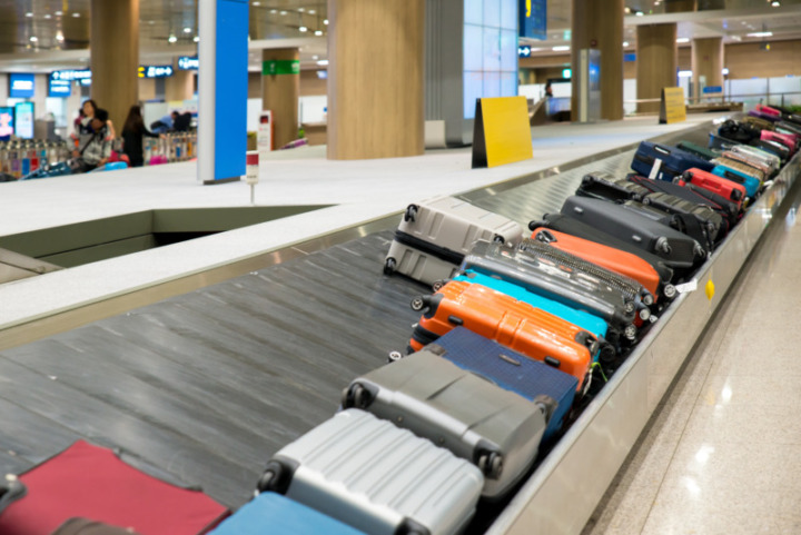 目立つデザインだと空港でスーツケースを見つけやすい