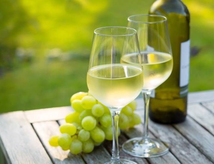 白ワインは同じブドウ品種でも作り方で味わいが変わる