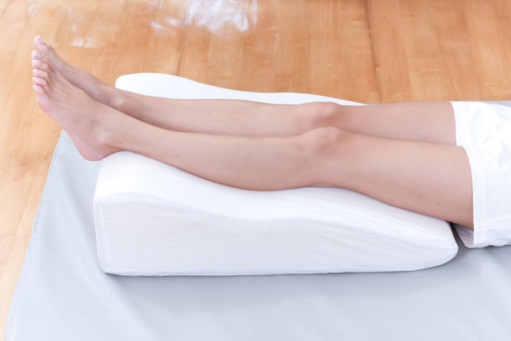 足枕の効果的な使い方とは。むくみ対策ができるって本当？