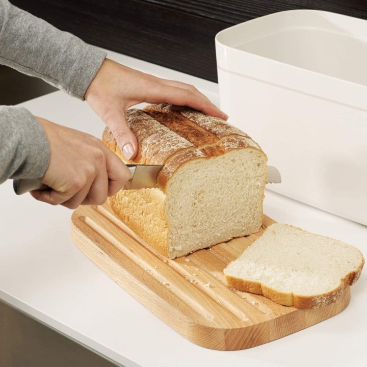 食パンのスライスに便利なカッティングボード付き