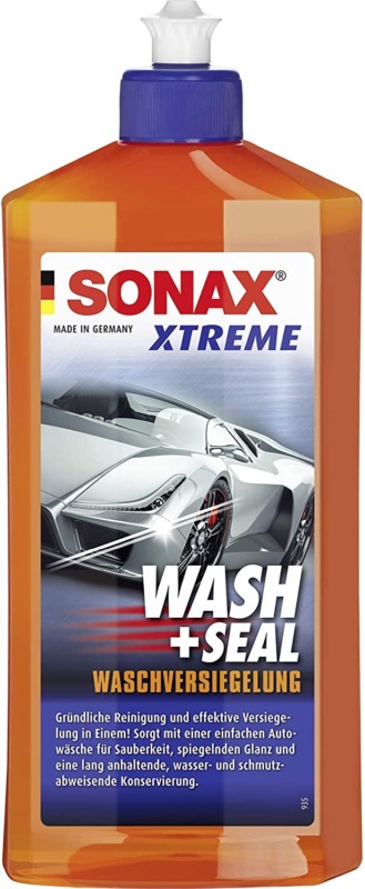 濃縮タイプで長く使える。香りが特徴的な「SONAX」