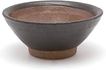 陶器：ゴマ、山芋、薬味など幅広い食材を擦りたい人におすすめ。デザインも豊富