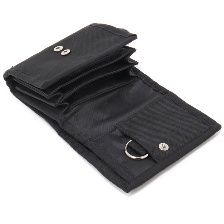財布の内側にキーリングが付いていると、貴重品をひとまとめにしておけて安心
