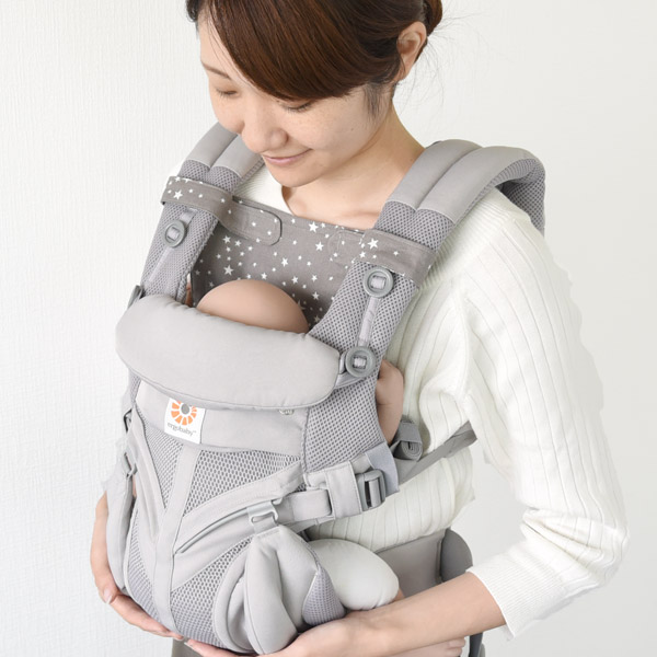 抱っこする人の洋服と赤ちゃんの顔を守るなら「胸当てタイプ」