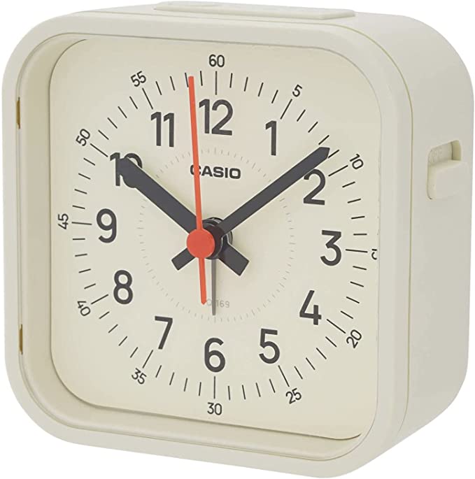 シンプルなアナログ時計の「CASIO（カシオ）」