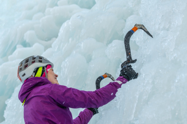 氷壁に打ち込んで登るための上級者向けアイスクライミング用