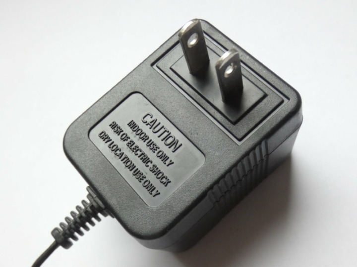 USB電源アダプターは20W以上の出力が出る製品を使う