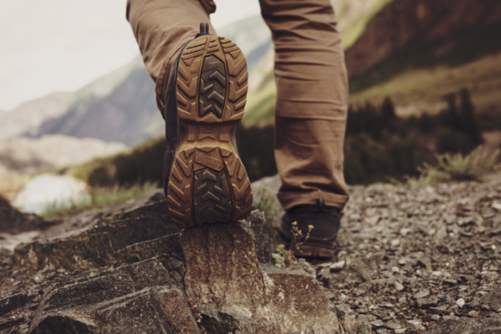 低山トレッキングやキャンプには歩きやすい「柔らかめ」