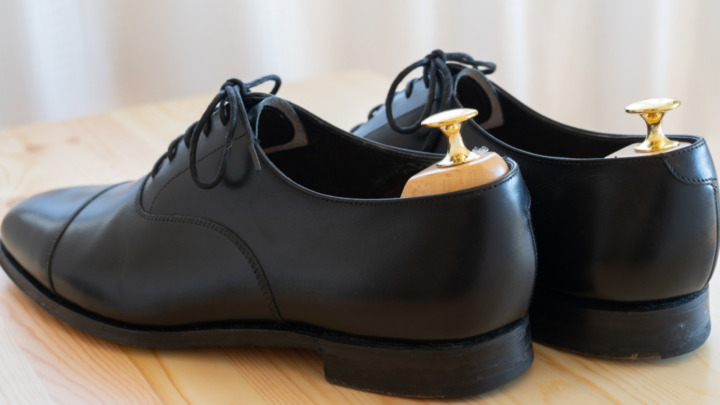 バネの伸縮力で靴全体にしっかりテンションをかけられる「スプリング式」