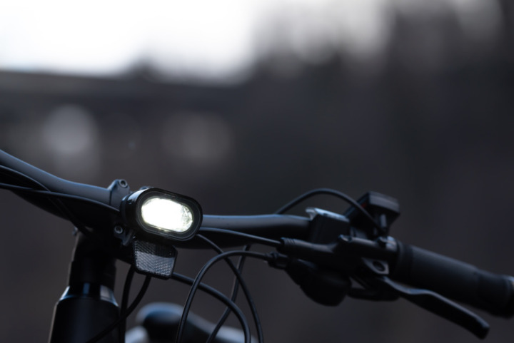 自転車（ロードバイク）用ヘッドライト・テールライトは夜間走行に必須
