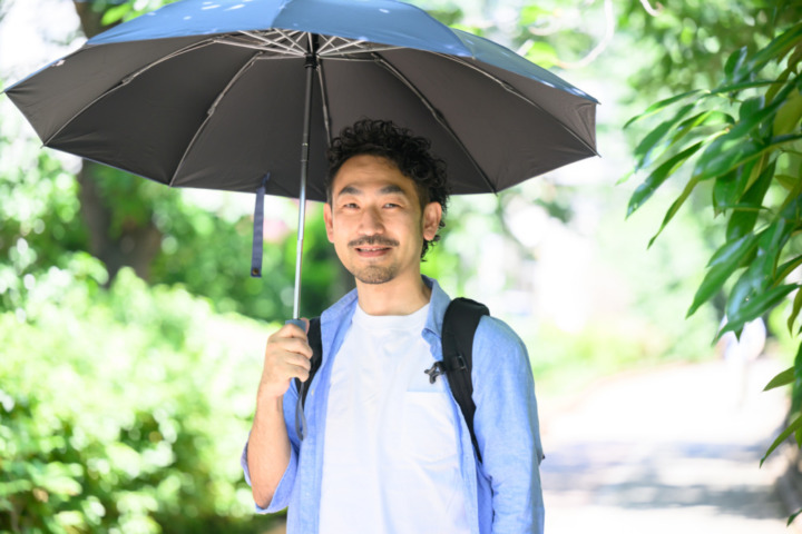 晴雨兼用：日傘と兼用できるので紫外線や熱中症の対策にも便利