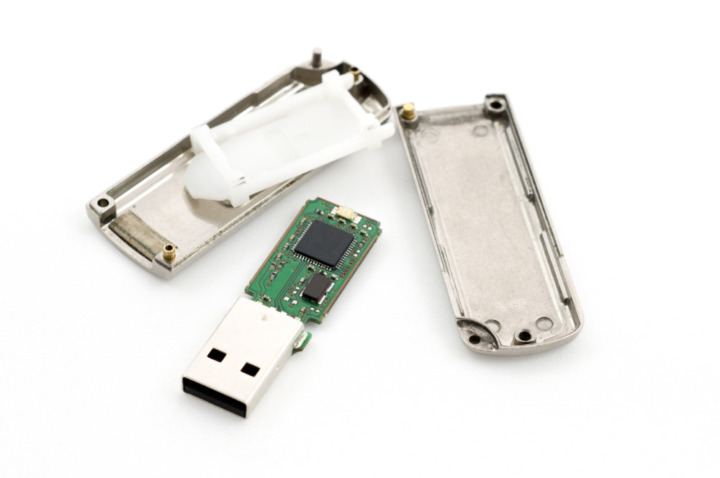 USBメモリ内部パーツの破損